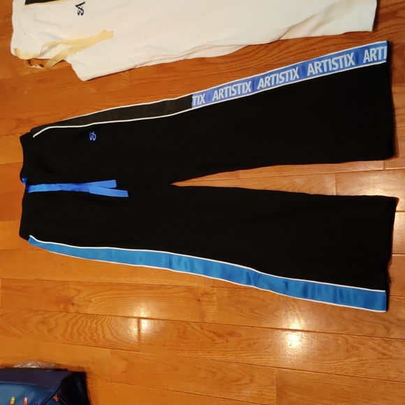 Designer women sport pants - Picture 3 of 6